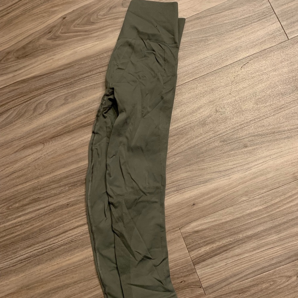 Army green Lululemon legging